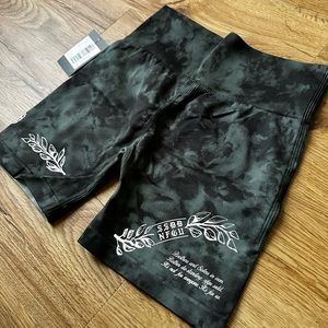 Darcsport Rooted Sable Seamless Shorts in
Greek Stone Marble - Size S